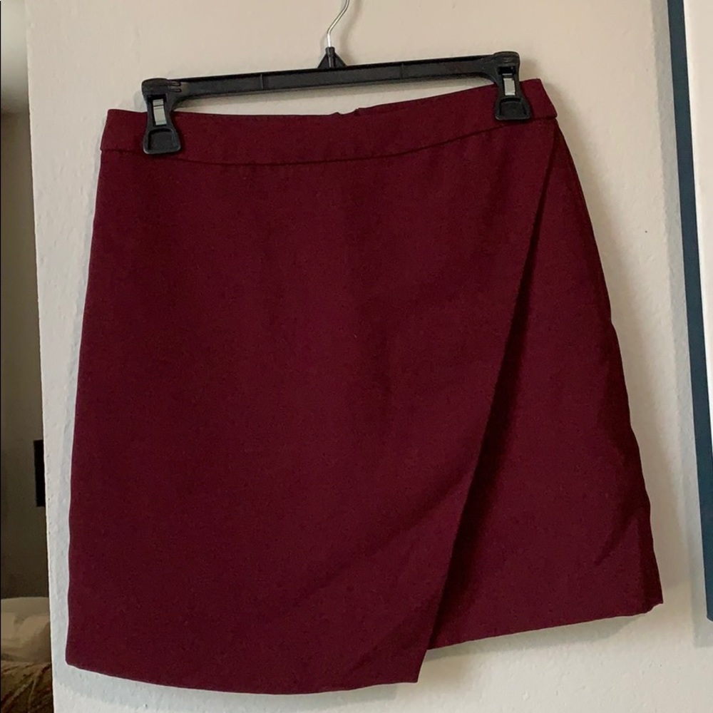 Assymetrical mid thigh burgundy Banana Republic